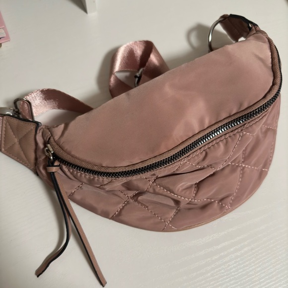 EUC Loume Fanny Pack - Picture 1 of 3